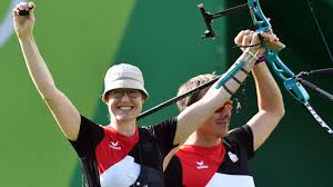 Jul 21, 2021 · lisa unruh sensationally won silver in archery at the 2016 olympics. Olympia Bogenschutzin Lisa Unruh Lacht Uber Silber Sport Sz De