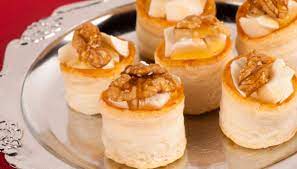 Mix together well the cream cheese and mascarpone. Vol Au Vent Con Noci Di Pecan Pere E Formaggio Sfiziosi E Invitanti