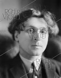 Edmond Lefebvre's Instagram, Twitter & Facebook