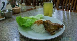 Cara membuatnya pun sederhana dan tak membutuhkan. Menyantap Lezatnya Ayam Goreng Bu Tini Jogja