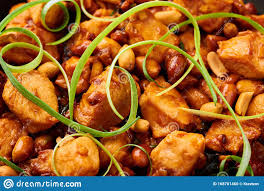 The thai gong bao pepper is a mass producer of hot, hot peppers (50k to 100k on the scoville scale). Kung Pao Chicken Oder Gong Bao Ji Ding Im Dunkelschiefen Hintergrund Sichuan Kung Pao Ist Ein Chinesisches Gericht Stockfoto Bild Von Muttern Schwarzes 168701460