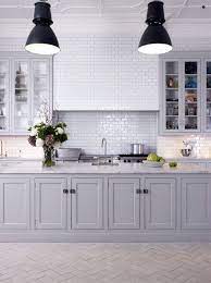If your kitchen gets a lot of natural light, and the walls are. Ideas Para Decorar Cocina En Tonos Grises Y Blanco Jpg 600 803 Kuhonnyj Pol Pereplanirovka Kuhni Serye Kuhonnye Shkafy