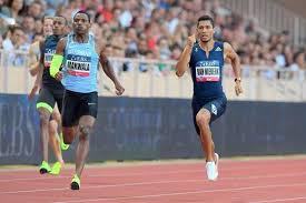 Van niekerk byl stříbrným medailistou na 400 m na hrách commonwealthu v roce 2014 a získal bronz v štafetě na 4 × 400 metrů na letní univerziádě v roce 2013. July 29 2017 Letsrun Com