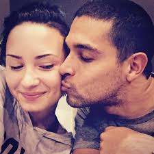 A fan page dedicated to the world's hottest track athlete, alica schmidt. Demi Lovato Wilmer Valderrama Perfekter Freund Gala De