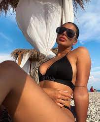Vajza e Lutfi Hazirit e zjarrtë me fotografi në bikini
