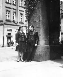 Jun 08, 2021 · jan peszek: Fundacja Okularnicy Dziewczyna W Bialej Bluzce Jan Borkowski O Poetce