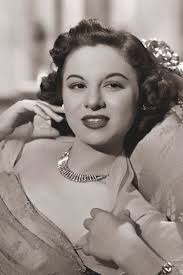 وحازت فاتن حمامة على العديد من الجوائز خلال مسيرتها الفنية الطويلة، منها شهادتي وخلال مسيرتها الفنية شاركت فاتن حمامة في أكثر من 100 فيلم من أبرزها الأستاذة فاطمة ودعاء. Ø³ÙŠØ¯Ø© Ø§Ù„Ø´Ø§Ø´Ø© Ø§Ù„Ø¹Ø±Ø¨ÙŠØ© Ø§Ù„ØªÙŠ Ø³Ø±Ù‚Øª Ù‚Ù„ÙˆØ¨ Ø§Ù„Ù…Ù„Ø§ÙŠÙŠÙ† ÙØ§ØªÙ† Ø­Ù…Ø§Ù…Ø© Ø¹Ø¯Ø³Ø© Ø§Ù„ÙÙ†