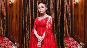 Jun 28, 2021 · bahkan warna busana india amanda manopo kali ini mirip dengan baju yang dipakai nagita slavina di pesta henna aurel hermansyah beberapa bulan lalu. Pamer Foto Pakai Baju India Rossa Tuai Komentar Lucu Tribun Manado