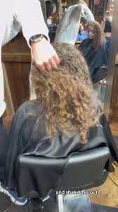 #stitch with @Wayne Tuggle no 🌲 shape for me!!!! #waynetugglehair  #curlyhaircut #curlyhairtutorial #curlyhair #fyp #diyhaircut