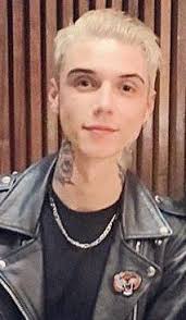 Check out my backstage interview with black veil brides lead singer andy biersack and d.r.u.g.s. Pin On Bvb Andy Black