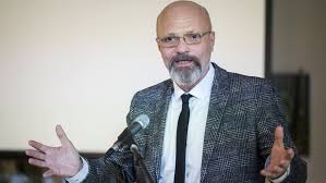 Megkocogtatta a vállam, megfordultam, és leesett tőle az állam. Megszolalt Zacher Gabor A Kijarasi Korlatozasrol Ujabb Komoly Szigoritasokat Szeretne Portfolio Hu