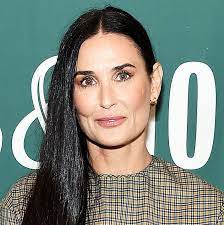 Society told me i was supposed to to hide my pregnant body. Demi Moore S Book Has Stories On Ashton Kutcher Rob Lowe
