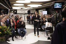 Bürer ist mit der ehemaligen sportmoderatorin regula späni verheiratet. Regula Spani Zuruck Am Tv Die Grossen Kisten Habe Ich Vermisst