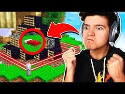 The following guide shows step by step how to set up and play a local splitscreen game. Worlds Most Annoying Base Defense Minecraft Bedwars Minecraft Minecraft Videos Minecraft Mobile