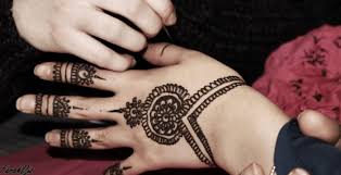 Anda dapat memilih desain henna terbaik dari tiga henna di telapak tangan. 47 Gambar Henna Tangan Yang Bikin Moment Pernikahanmu Semakin Manis Dikenang Masasih Id