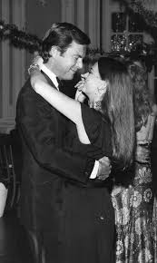 Natalie Wood Dancing With Robert Wagner After The Premiere Of The Godfather 1972 Natalie Wood Natalie Wood Style Natalie