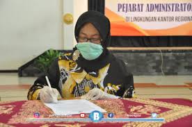 Kontak kami kantor regional v badan kepegawaian negara jakarta jalan raya ciracas no. Lakukan Terobosan Dan Inovasi Pesan Kepala Kanreg Bkn Yogyakarta Kepada Pejabat Yang Dilantik Badan Kepegawaian Negara