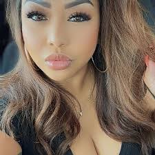 Gloria Endicott's Instagram, Twitter & Facebook