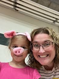 Nicole Poynter's Instagram, Twitter & Facebook