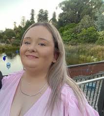 Can a mobile hairdresser help a lady confined to bed in Adelaide?