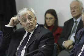 Born 1 august 1949) is the governor of the national bank of romania, a position he held since september 1990, with the exception of an eleven months period (22 december 1999 to 28 november 2000). Ce Avere Are Mugur IsÄƒrescu Guvernatorul BÄƒncii NaÈ›ionale A Romaniei Din 1990