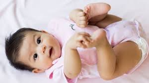 Jika kenaikan berat badan bayi tidak sesuai dengan yang seharusnya, artinya bayi mengalami gangguan pada pertumbuhannya. Cek Yuk Moms Ini Patokan Berat Badan Ideal Bayi 0 12 Bulan Kumparan Com