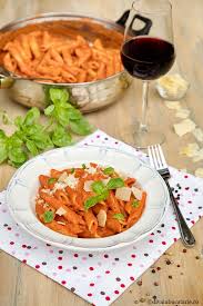 Pentru acest sos va recomand sa folosit rosiile ghinda fiindca contin multa pulpa nu sunt zemoase si au putine seminte. Paste Cu Sos De Rosii Si Mascarpone Diva In Bucatarie