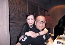 歐陽震華 au yeung chun wah, ouyang zhen hua 香港. 55å²æ¬§é˜³éœ‡åŽå'Œå¦»å­å‚…æ´å¨´è¿'ç…§ è€å©†æ˜¯èµŒçŽ‹å­™å¥³ å¿«èµ„è®¯