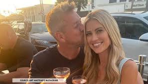 Ant anstead is an english television presenter, motor specialist, car builder, designer, and artist. Ant Anstead Returns To Instagram Post Separation Fans Spot Wedding Ring In His Hand