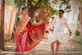 Photographers In Tamilnadu Chennai Appreciate And Captures The Essence Wedding Couple Poses Indian Wedding Photography Couples Indian Wedding Photography Poses