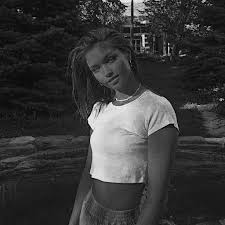 Black And White Pictures Of Famous People On Tiktok Signa 3 Sig Official Tiktok In 2020 Instagram Ideas Photography Catfish Girl Girl Actors