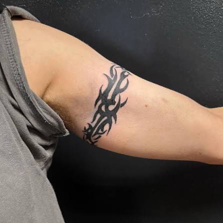 Wrap around tribal arm band I got to do for @salwardle a wee while ago✨ thank you so much for coming in and getting this, I loved doing it🖤 I'm currently taking