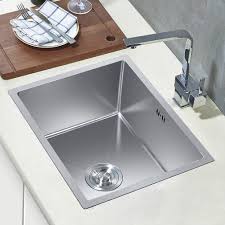 Fregadero de acero inoxidable, un material higiénico, resistente, duradero y fácil de limpiar.el material fonoabsorbente que hay debajo del fregadero reduce el ruido metálico.el filtro y el sifón lillviken están fregadero 1 seno. Epingle Sur Fregaderos