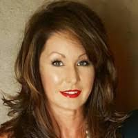 Leslie Elmore's Instagram, Twitter & Facebook