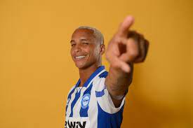 Deyverson brum silva acosta basitçe olarak bilinen (1991 8 mayıs doğumlu) deyverson , brezilyalı profesyonel futbolcu bir şekilde oynar ileri için. Watch Deyverson Takes Bizarre Dive During Alaves Win At Elche Football Espana