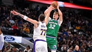 Cooper Flagg doubtful vs. Bucks with Mavericks stuck at airport