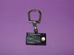 Porte Cles Bourbon 1960 1970 Ducretet Thomson Radio Copoclephilie Porte Clefs In 2020 Porte Clef Bourbon Keychain