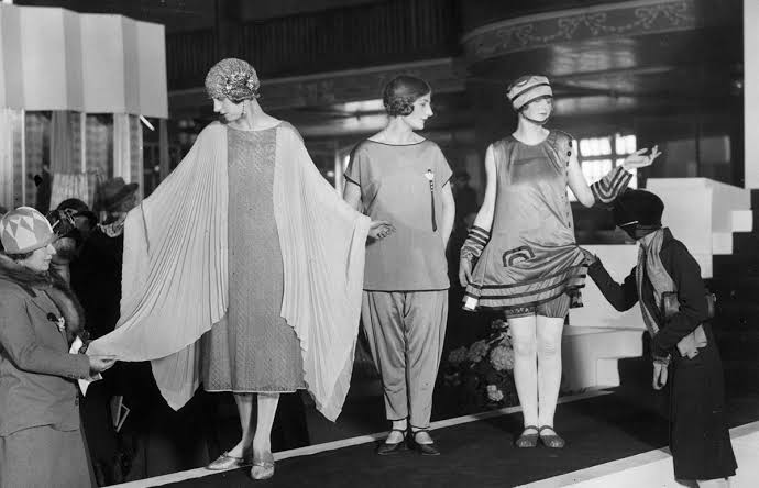Resultado de imagen de desfiles de moda antes"