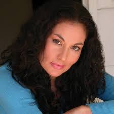 Abby Craden's Instagram, Twitter & Facebook