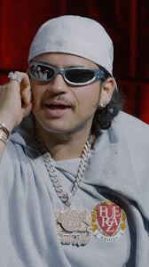 En el show de @fuerzaregida, los gorreros del público no dejaron ir a  @jesusortizpazfr sin cantarse unita, wuon, la interview no incluye  concierto pero ustedes siempre consiguen música en vivo., Este ...