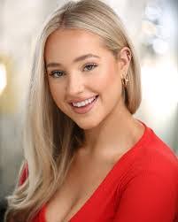 Alexis Sainz's Instagram, Twitter & Facebook