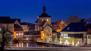 Bamberg und das bamberger land bieten ihnen wunderbare möglichkeiten, die seele baumeln zu lassen, in der natur kraft zu schöpfen und mit abstand durch die mittelalterliche stadt zu bummeln. Finanzloch Wegen Corona Bamberg Nimmt Millionen Kredit Auf Br24