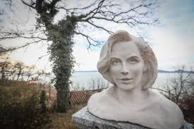 Novák éva, szabó csilla és ferenczi orsolya volt férje, csaba balassa imre és temesvári noémi apja. In Memoriam Molnar Csilla 1969 Januar 20 1986 Julius 10 Anna Blogozin
