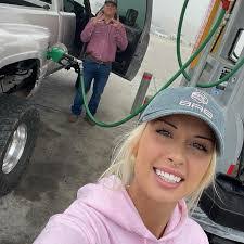 Isabel Heller's Instagram, Twitter & Facebook