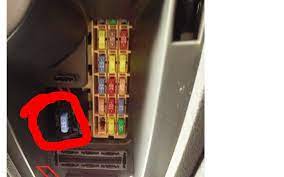 Programmation d'une clé de clio 3. Court Circuit Fusible Isole A Gauche 15a Habitacle Clio Iii