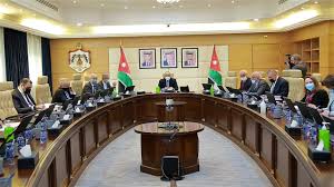 بدأ رئيس الوزراء الفرنسي مانويل فالس السبت زيارة رسمية إلى الجزائر تستمر يومين وتطغى عليها مقاطعة بعض وسائل الإعلام الفرنسية احتجاجا على رفض الجزائر منح تأشيرتي دخول لصحافيين فرنسيين على خلفية تغطيتهما فضيحة وثائق بنما. Ù…Ø¬Ù„Ø³ Ø§Ù„ÙˆØ²Ø±Ø§Ø¡ ÙŠÙ‚Ø± ØªØ®ÙÙŠØ¶ Ø±Ø³ÙˆÙ… ØªØµØ§Ø±ÙŠØ­ Ø§Ù„Ø¹Ù…Ø§Ù„ Ø§Ù„Ø²Ø±Ø§Ø¹ÙŠÙŠÙ† ØºÙŠØ± Ø§Ù„Ø§Ø±Ø¯Ù†ÙŠÙŠÙ†