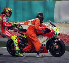 Good Will Stuntin I D To That Too If My Bike Was Being Wheeled Away Valentino Rossi Motogp Rossi Valentino Rossi 46