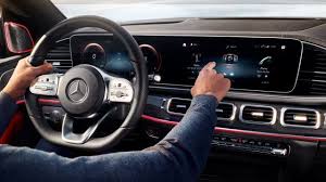 Nouveau Gle Coupe Poste De Conduite Widescreen Avec Mbux En 2020 Mercedes Benz Mercedes Vehicule