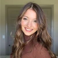 Lori Pullen's Instagram, Twitter & Facebook