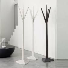 Garderobenständer aus hockern | diy einfach kreativ. Kleiderstander Selber Bauen 25 Diy Garderobenstander Kleiderstander Selber Bauen Selbstgebauter Kleiderstander Selber Bauen